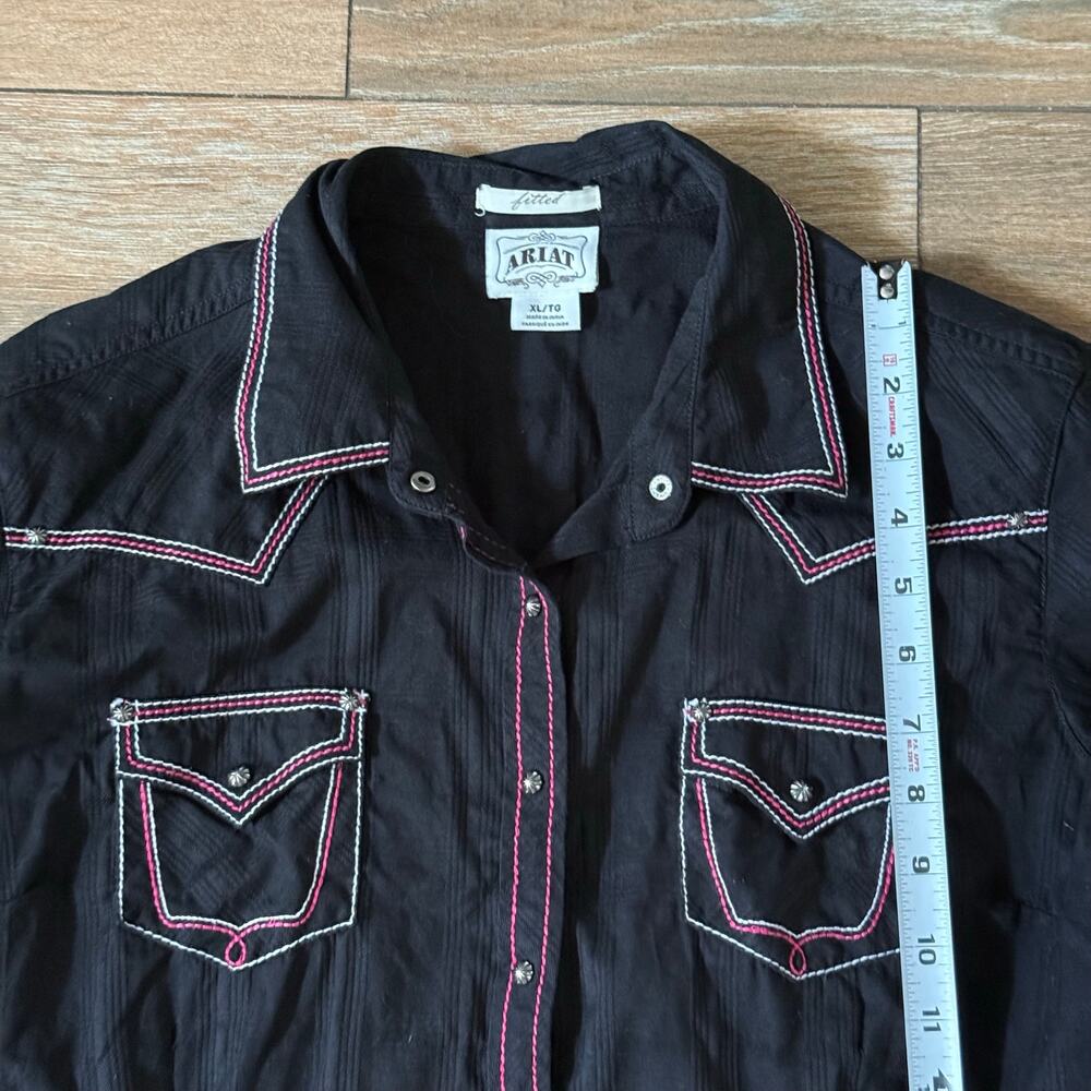 Ariat Women’s Fitted western Long sleeve shirts Black w/pink trim Sz XL